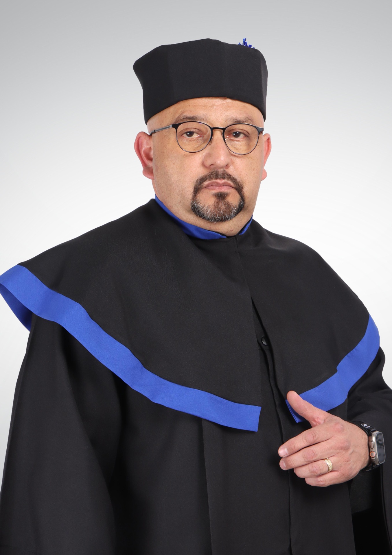 Dr. Alberto Leonel Santillán Molina. Ecuador.